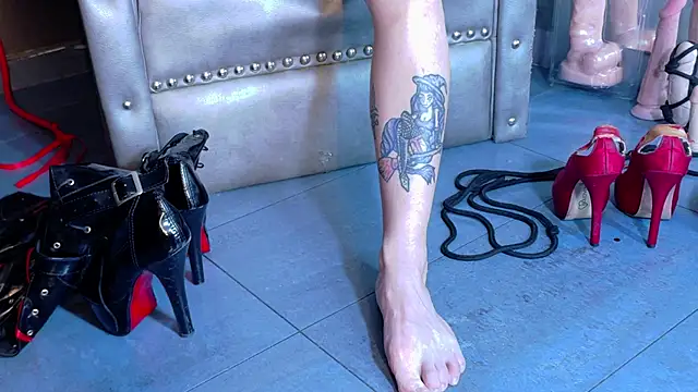 Snapshot of LusstCruella chatting on 11.05.25 LusstCruella online show from 11.05.25