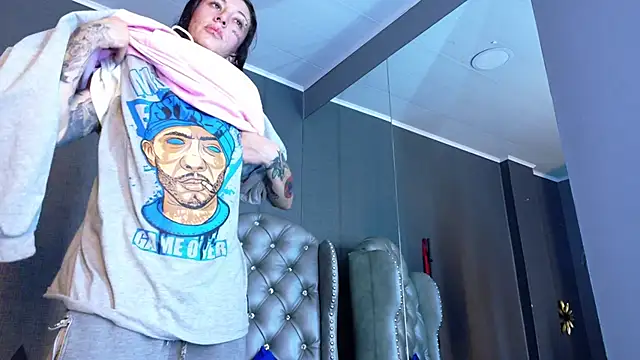 Snapshot of LusstCruella chatting on 11.28.25 LusstCruella online show from 11.28.25