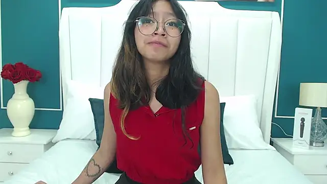 Yommi Winx online show from 12.27.24