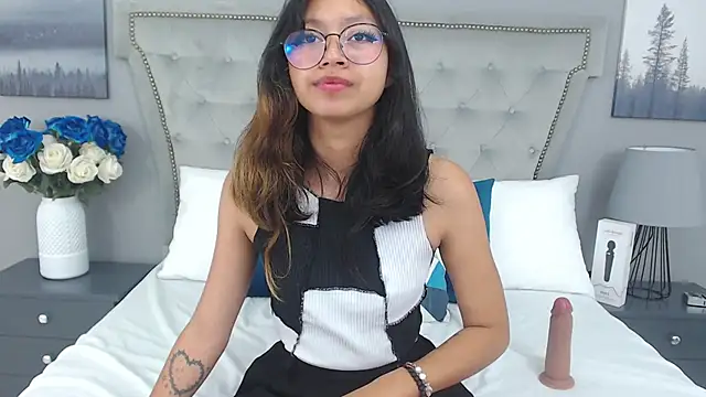 Yommi Winx online show from 01.14.25