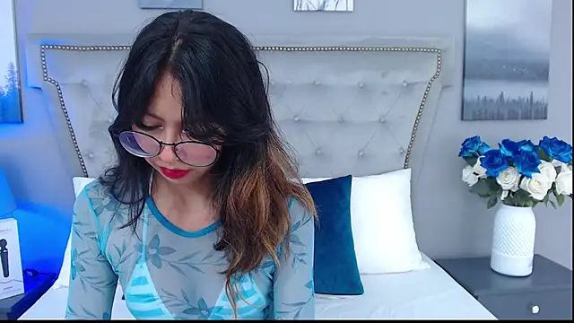 Yommi Winx online show from 03.02.25