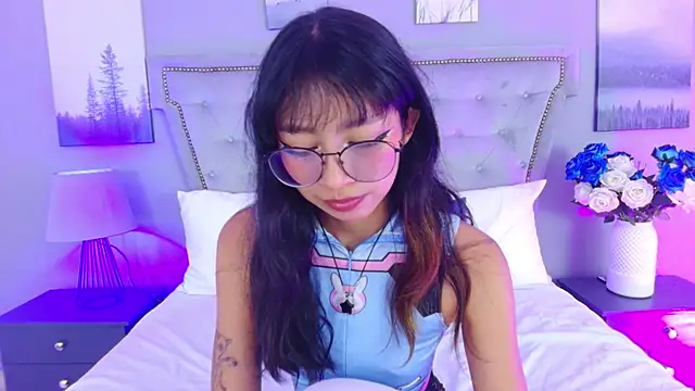 Yommi Winx online show from 09.14.25