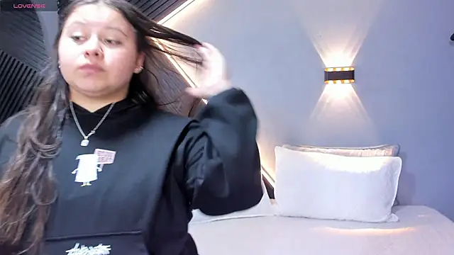 Laia and Aloby online show from 03.27.26