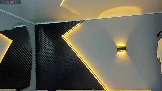 Laia and Aloby online show from 04.07.26