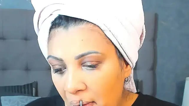 Snapshot of AmyCubes chatting on 09.27.25 AmyCubes online show from 09.27.25