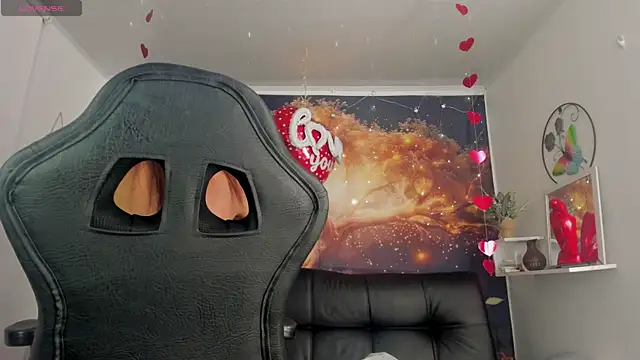 Nikol Rang   online show from 02.19.25