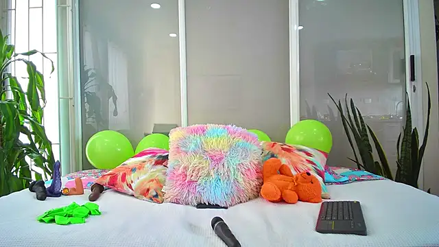 oriana thomson2 online show from 03.05.25