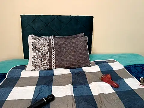 Snapshot of chloechrome chatting on 03.20.25 chloechrome online show from 03.20.25