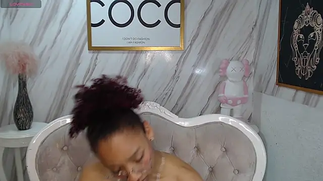 Snapshot of Violeth_b chatting on 01.31.25 Violeth b online show from 01.31.25