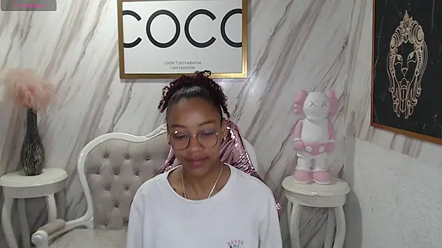 Snapshot of Violeth_b chatting on 02.06.25 Violeth b online show from 02.06.25