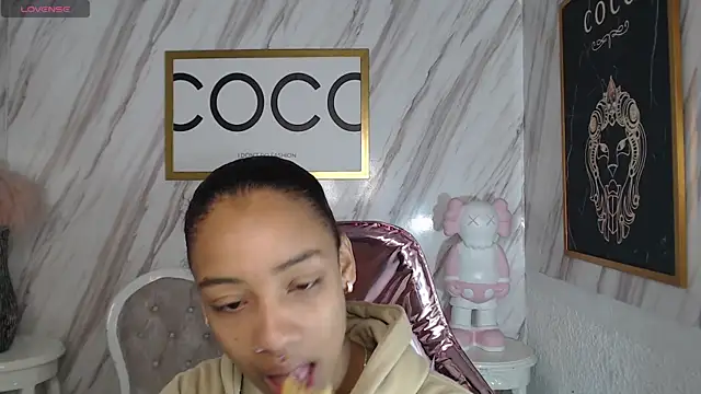 Snapshot of Violeth_b chatting on 02.11.25 Violeth b online show from 02.11.25