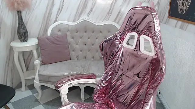 Snapshot of Violeth_b chatting on 02.17.25 Violeth b online show from 02.17.25