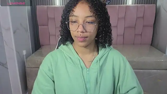 Snapshot of Violeth_b chatting on 02.05.26 Violeth b online show from 02.05.26