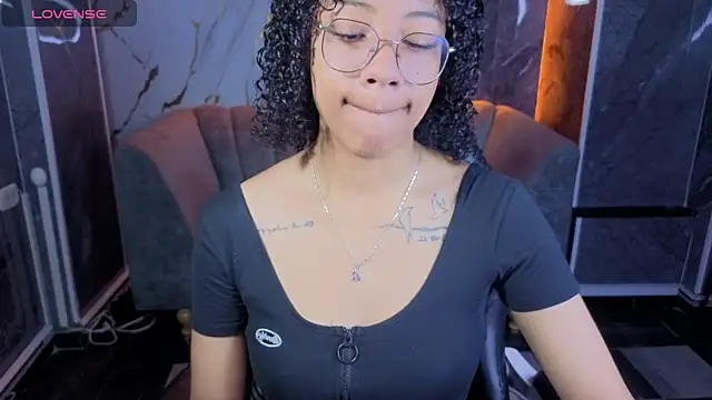 Snapshot of Violeth_b chatting on 02.10.26 Violeth b online show from 02.10.26