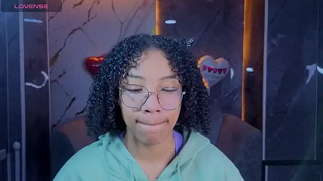 Snapshot of Violeth_b chatting on 02.11.26 Violeth b online show from 02.11.26