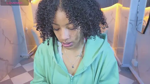 Snapshot of Violeth_b chatting on 02.18.26 Violeth b online show from 02.18.26