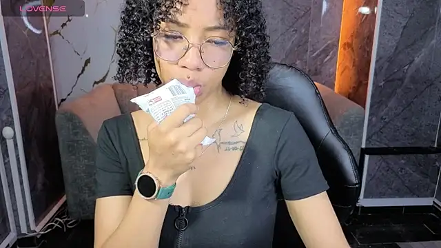 Snapshot of Violeth_b chatting on 02.20.26 Violeth b online show from 02.20.26