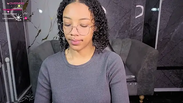 Snapshot of Violeth_b chatting on 02.21.26 Violeth b online show from 02.21.26