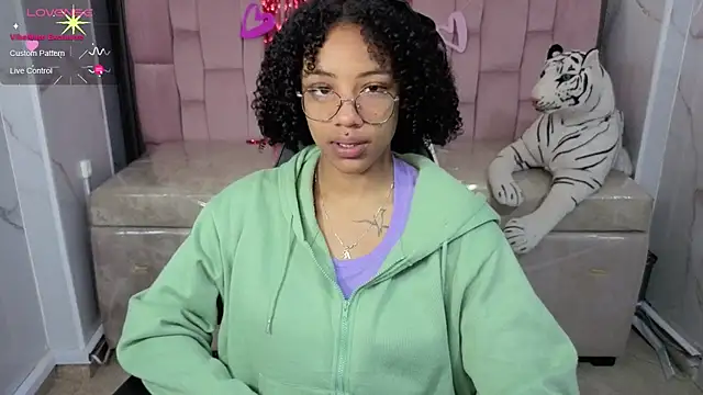 Snapshot of Violeth_b chatting on 02.26.26 Violeth b online show from 02.26.26