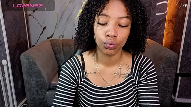 Snapshot of Violeth_b chatting on 02.28.26 Violeth b online show from 02.28.26