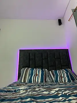 Snapshot of IssabellaLopez chatting on 12.20.25 IssabellaLopez online show from 12.20.25