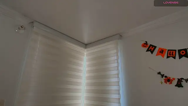 venusleroy  online show from 10.05.25