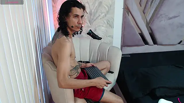 Snapshot of jackstanford chatting on 12.21.24 jackstanford online show from 12.21.24