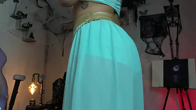 Alaia Love77 online show from 10.18.25