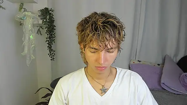 santy-kitty online show from 10.17.25