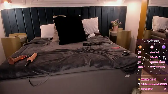 Issabella Roa online show from 12.16.24