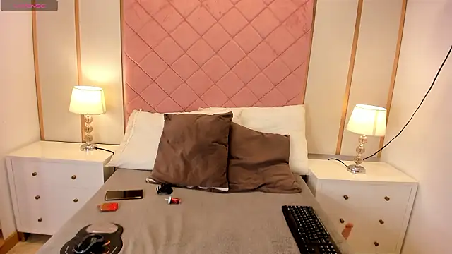 Issabella Roa online show from 03.02.26