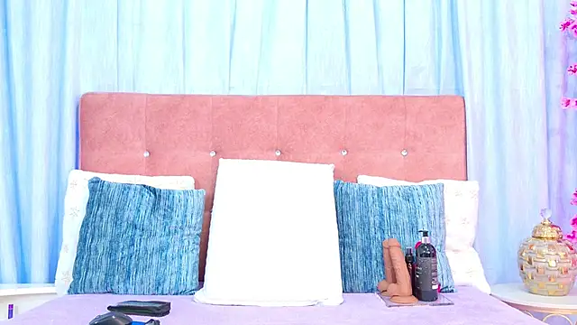 AlliciaKim online show from 10.19.25