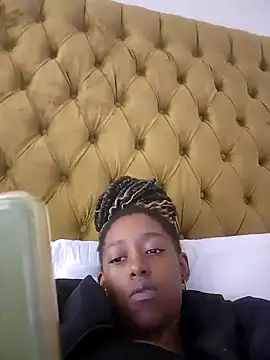 Snapshot of 02Boitybaby chatting on 02.05.25 02Boitybaby online show from 02.05.25