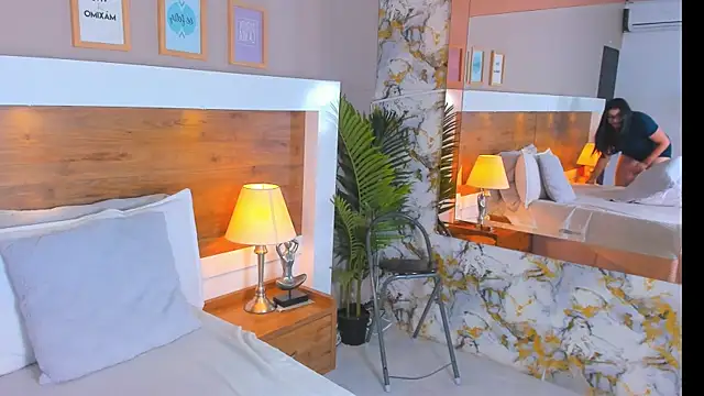 EmaBakker online show from 04.15.26