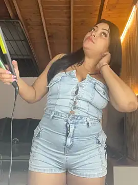 Snapshot of EmaBakker chatting on 06.19.26 EmaBakker online show from 06.19.26