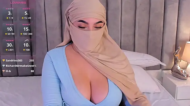 Snapshot of _malih_ chatting on 12.21.24 malih online show from 12.21.24