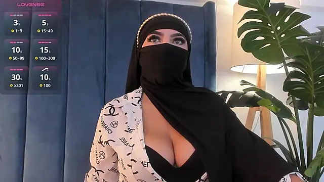 Snapshot of _malih_ chatting on 10.11.25 malih online show from 10.11.25