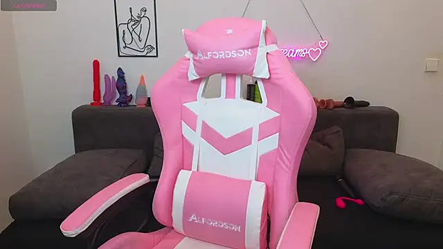 Milas Dreams online show from 10.16.25