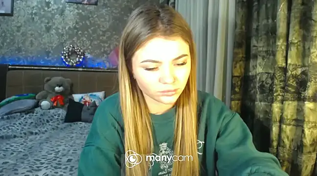 Snapshot of BonnyShy chatting on 01.09.25 BonnyShy online show from 01.09.25