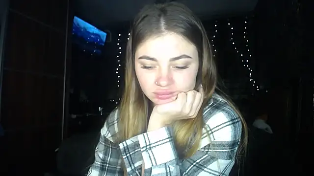 Snapshot of BonnyShy chatting on 11.20.25 BonnyShy online show from 11.20.25