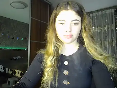 Snapshot of BonnyShy chatting on 11.23.25 BonnyShy online show from 11.23.25