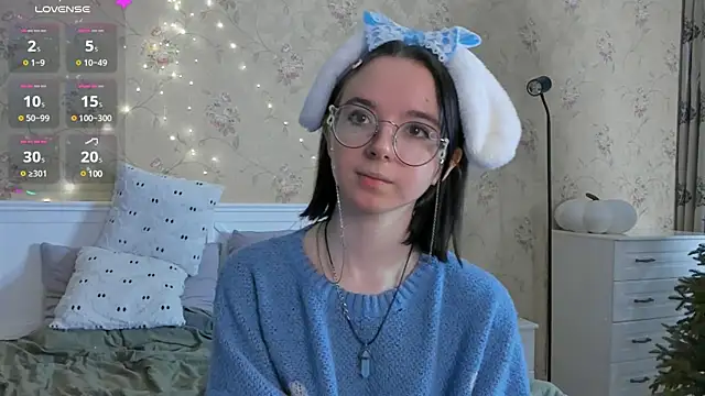 Snapshot of Nora_Failure chatting on 01.10.25 Nora Failure online show from 01.10.25