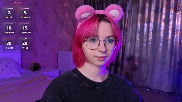 Snapshot of Nora_Failure chatting on 09.13.25 Nora Failure online show from 09.13.25