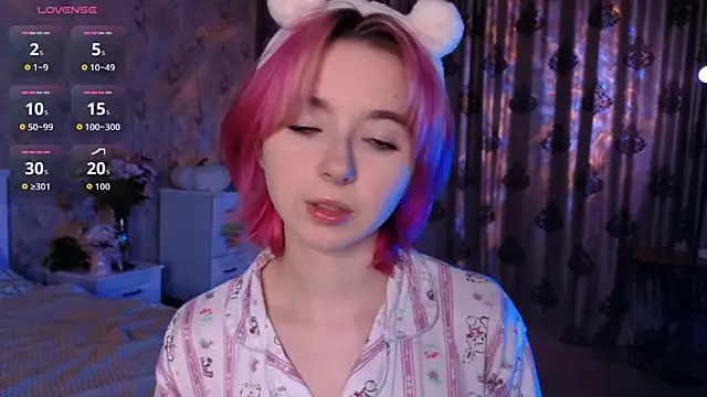 Snapshot of Nora_Failure chatting on 10.02.25 Nora Failure online show from 10.02.25