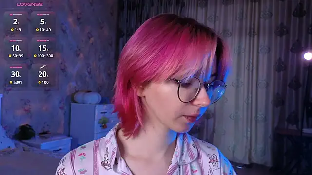 Snapshot of Nora_Failure chatting on 10.06.25 Nora Failure online show from 10.06.25