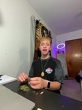 Snapshot of twentywithafelonyy chatting on 12.16.24 twentywithafelonyy online show from 12.16.24