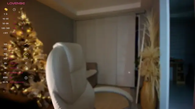 auroracaruso11 online show from 12.19.24