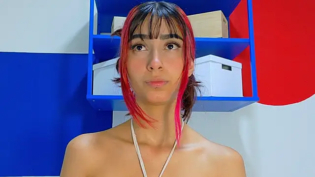 Snapshot of ParisFox_ chatting on 10.18.25 ParisFox online show from 10.18.25