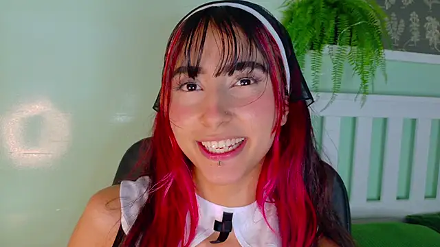 Snapshot of ParisFox_ chatting on 11.08.25 ParisFox online show from 11.08.25