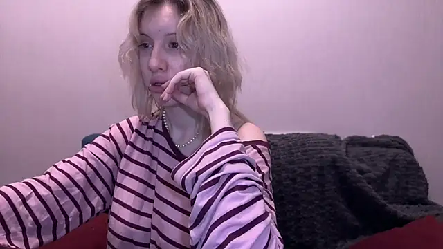 moundliicht1 online show from 10.07.25